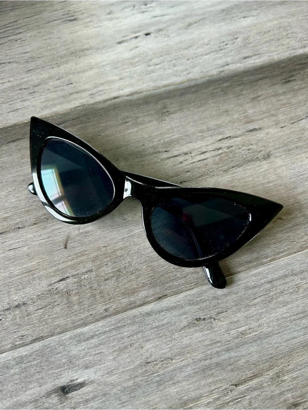 💸 5/20 Retro Slim Cat Eye Sunglasses in Black